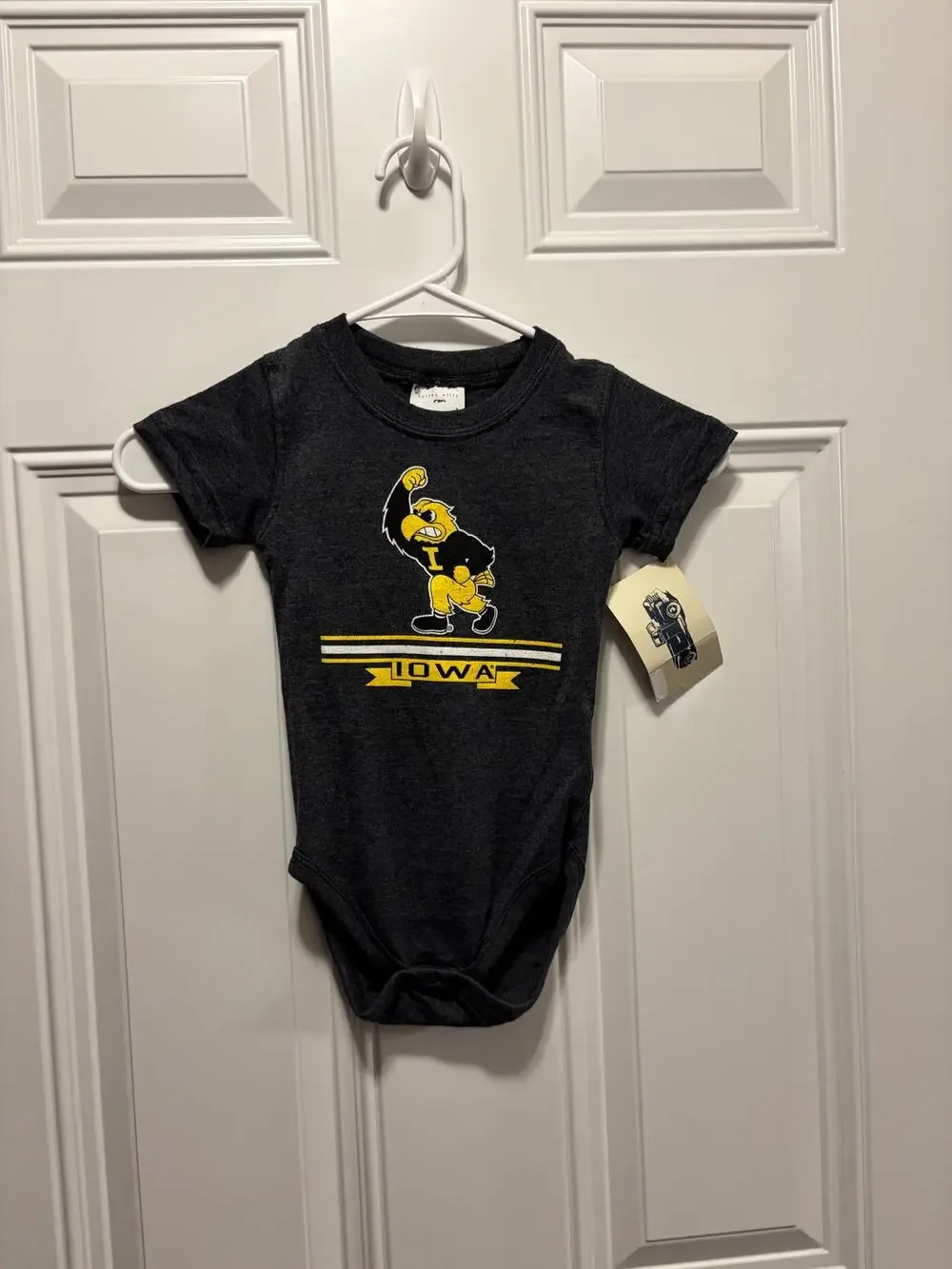 Cotton Willy Iowa Hawkeyes Herky Baby Bodysuit 18M Gray NWT
